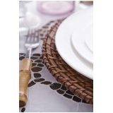 aluguel de sousplat para jantar de aniversário rústico Jardins