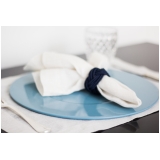 aluguel de sousplat para jantar de casamento
