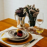 onde encontro locação de sousplat em cobre para jantar temático Jabaquara