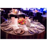 onde encontro utensílios para mesa de jantar temático Perus