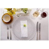 quanto custa aluguel de sousplat para casamento clássico Aeroporto