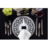 quanto custa locação de sousplat para jantar temático ABCD