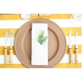 sousplat de aço inox para jantar de noivado República