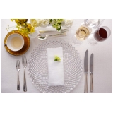 sousplat de cristal para jantar sofisticado