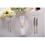 sousplat em cristal para jantar sofisticado