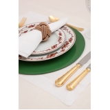 Utensílios para Mesa de Jantar em Família