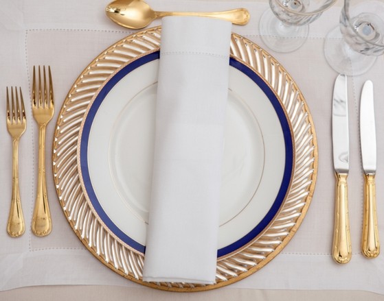 Utensílios Decorativos para Mesa de Jantar Romântico Preço São Domingos - Utensílios de Mesa para Jantar em Família